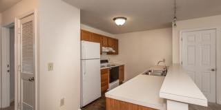 Walk to UC & UC Medical | 1BR/2BR Apartments Gallery 30