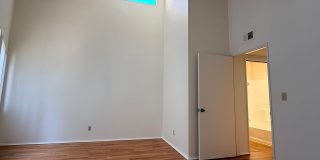 Bright 2 Bedroom Condo with Fireplace, Washer/Dryer, and 1/2 a mile to USD Gallery 5