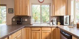 Beautifully FURNISHED MONTHLY RENTAL Home, within Walking Distance to Deschutes River Trail, a Great Location! Beautifully FURNISHED MONTHLY RENTAL Home, within Walking Distance to Deschutes River Trail, a Great Location! Gallery 7