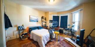 Unique 8 bed 2bath HOUSE with Yard,  Basement , Easy Parking Gallery 4