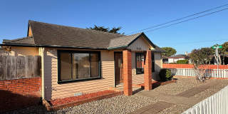 This two-bedroom, one-bath home in Upper Seaside This two-bedroom, one-bath home in Upper Seaside Gallery 1