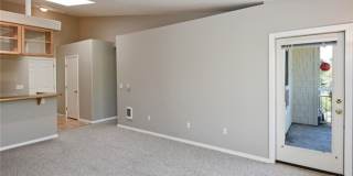 Top Floor 2bed/1.25bath Condo w/Secure Parking Gallery 6