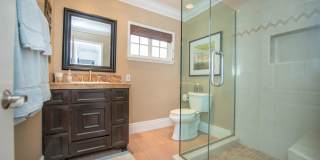 Private Newport Beach Cul-de-Sac Home Gallery 28