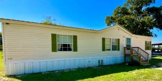 Roomy 3/2 Double-Wide Mobile Home in Marianna Park Gallery 1