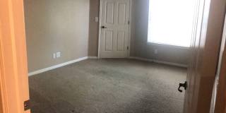 Wonderful 3 bed / 2 bath Condo with a pool Gallery 11