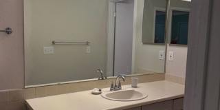 Short-mid term housing, furnished condo 2 bed/2 bath walking distance to Pearl St., CU and close to Hiking and Biking Gallery 33