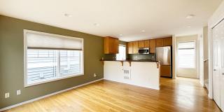 3bs/2.5ba Seattle Townhome Gallery 10