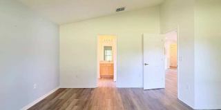 240 Center Oak Circle Gallery 26