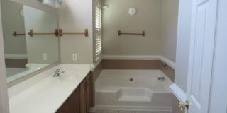 3 BR 2 BA Hunters Creek Gallery 22