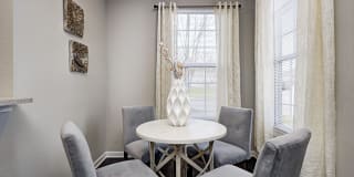 Linden Square Gallery 24