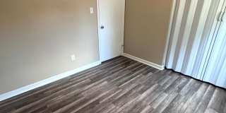 5523 Livingston ~ University Estate Gallery 18