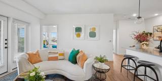 Hillside on Parmer Lane Gallery 11