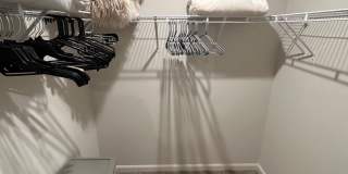 FULLY FURNISHED like-new Townhouse w/ Garage Gallery 19