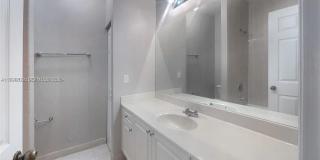 2730 Northeast 4th Street Gallery 2