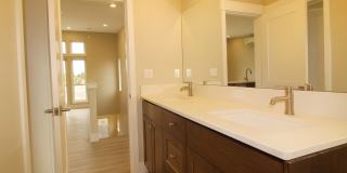 Your Bend Retreat: Spacious End Unit Townhouse with Pilot Butte Views Gallery 22