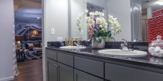 900 Red River St Gallery 6