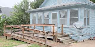 2 bed 1 bath off street parking $1150 Gallery 1