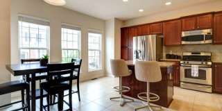 Room in 3 Bedroom Home at Macedonia Lake Dr Gallery 8