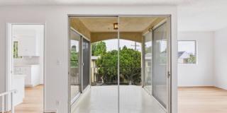 HUGE TOP FLOOR 2 BED 2 BATH IN PRIME SANTA MONICA! -FIREPLACE, BALCONY & GARAGE PARKING SPACE Gallery 10