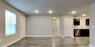 203 SW Lily St Gallery 6