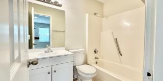 2 Bedroom Townhome in NW Greensboro near parks and Greenway Gallery 19