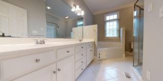 Stunning Brick Home in Cotswold in Quiet cul-de-sac Gallery 22