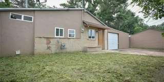 Cozy One‑Bedroom Cottage with Oversized Garage Gallery 1