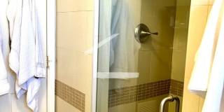 Nice 2 bed in Brookline Gallery 21