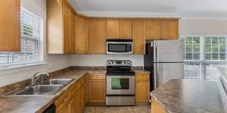 Beautifully maintained 3-bedroom, 2-bath townhome in Nashville’s highly desirable Lennox Village Beautifully maintained 3-bedroom, 2-bath townhome in Nashville’s highly desirable Lennox Village Gallery 14