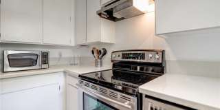 8400 De Longpre Avenue Gallery 21