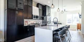 Luxury 3 bedroom, 3.5 Bath, 2 Car Garage Townhome- Fully Furnished! Gallery 10