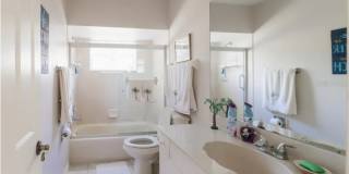 $5,495/month -- Beautifully Furnished Pool Home Seasonal Rental ** Lakefront Views ** Just minutes from Manasota Key Beach $5,495/month -- Beautifully Furnished Pool Home Seasonal Rental ** Lakefront Views ** Just minutes from Manasota Key Beach Gallery 25