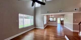Charming single family home on peaceful canal Gallery 6