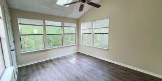 AVAILABLE NOW:  Beatiful 2BR/2.5BA Orange Park / Wells Ridge Townhome Gallery 5
