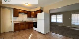 2 Bed 1 Bath House with Garage Gallery 8