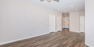 Los Alamitos Luxury Apartments Gallery 33