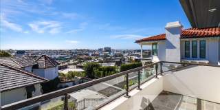 Elevated Living in Newport Heights Gallery 24