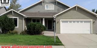 Spacious 3 bedroom house with fenced back yard Gallery 1