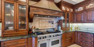 Gorgeous 5 Bedroom Home with sweeping views and pool Gallery 36