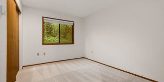 Beautifully Updated 2-Bedroom, 2-Bath Condo Near Downtown Kirkland Beautifully Updated 2-Bedroom, 2-Bath Condo Near Downtown Kirkland Gallery 12