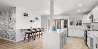 2207 North 28th Place Gallery 16