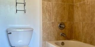 Convenient 2/2/1 with Lanai Gallery 18