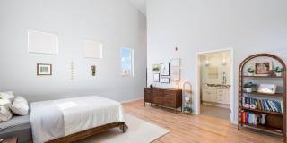 220 Roslyn St Gallery 17