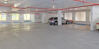 225 Collins Ave Gallery 14