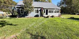 Updated 3 Bed 2 Bath Home with Large Fenced Yard in Spring Hill-Available NOW!! Gallery 1