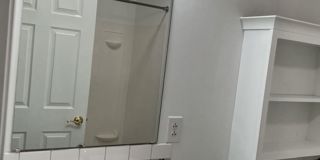 Mill Creek 4bd/2bth w/ Two Car Parking and Yard Gallery 18