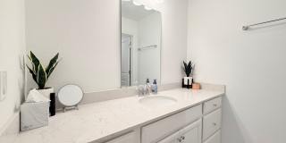Spacious 4BR Home with Office, Loft & Lake Views Gallery 27