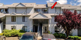 2 Bed, 2 Bath Upper Level Condo Gallery 1