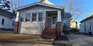 2 Bedroom Home Near Down Town Bloomington Gallery 1