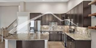 Stylish Townhouse 2bed / 2bath, 2 car garage and AC in Gated Community Near Powers Corridor Gallery 8